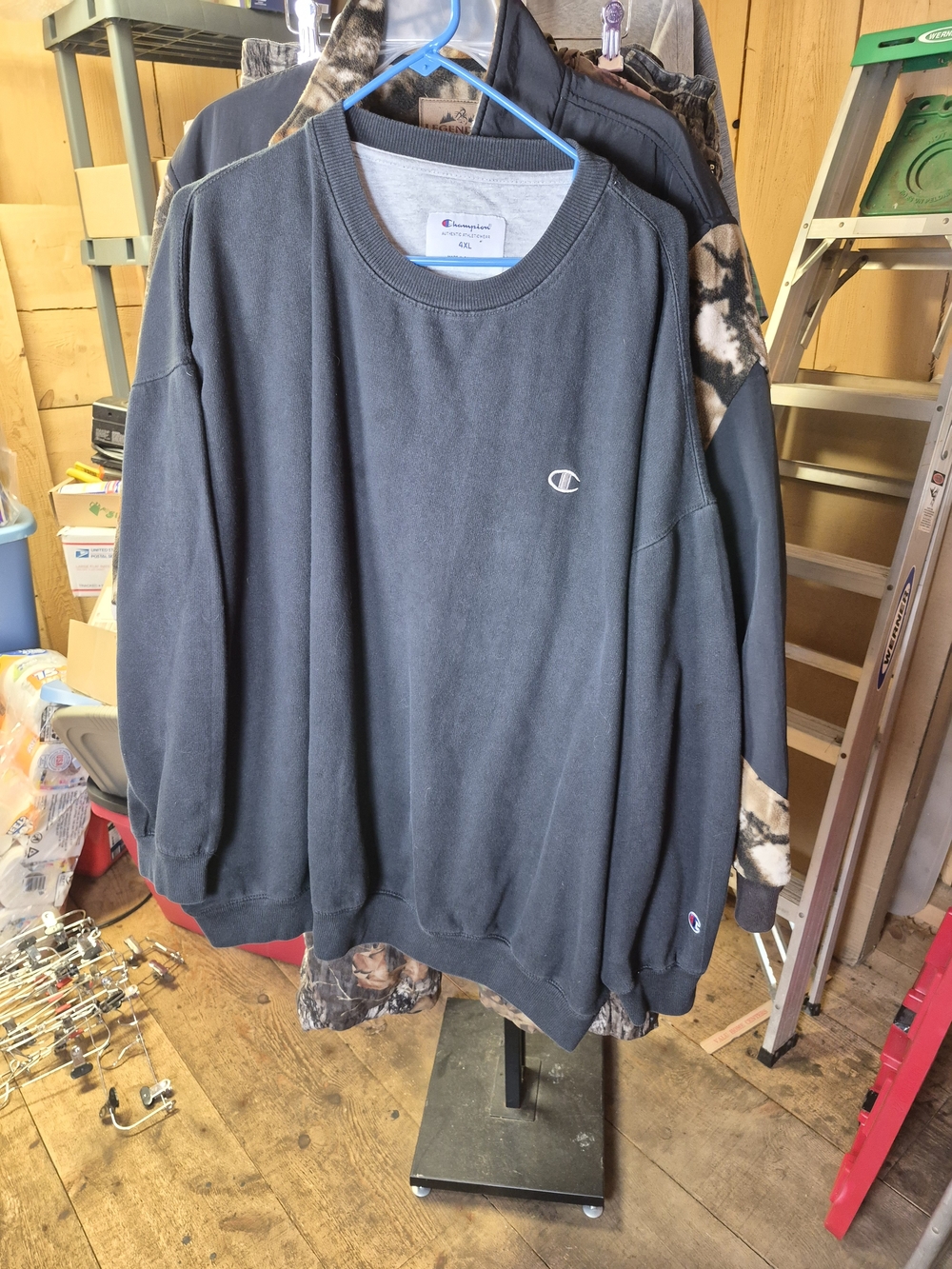 Champion Men's Black Crewneck Sweatshirt Bin 59
